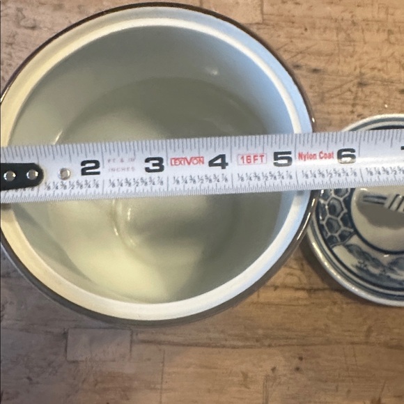 Japanese Blue & White Ceramic Mizusashi (Tea Ceremony Water Jar) - Picture 10 of 11